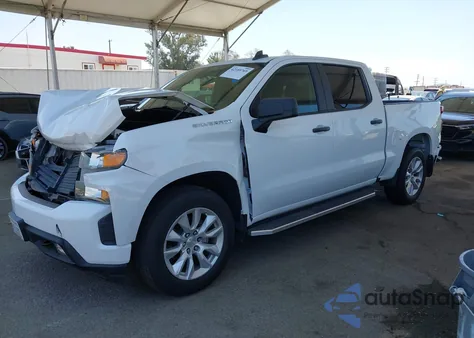 2021 Chevrolet Silverado 1500 2Wd Short Bed Custom z USA, uszkodzony, nr VIN 1GCPWBEK9MZ218801